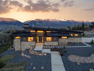 5585 E Highland View Ct
