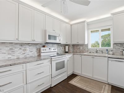 2079 Barkeley Ln APT 24