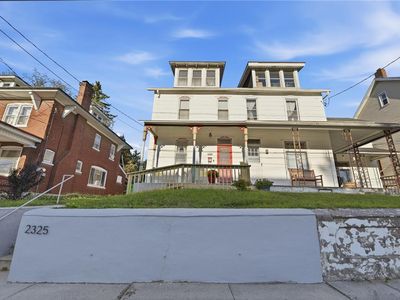 2325 S 5th St