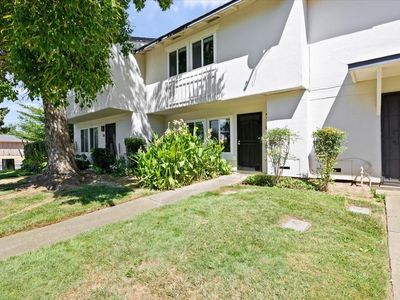 8827 Salmon Falls Dr APT B