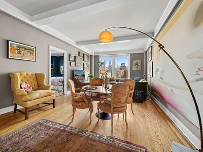 242 E 19th St APT 13E