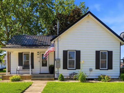 Property at 208 W Elm St, Manchester, IA
