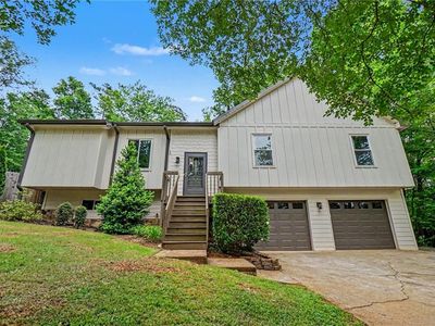2708 Hawk Dr NE