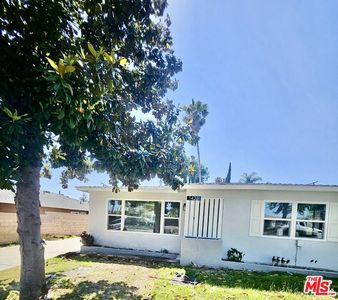 1425 N Marcella Ct