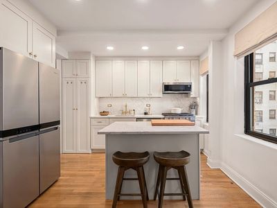 245 E 72nd St APT 6F