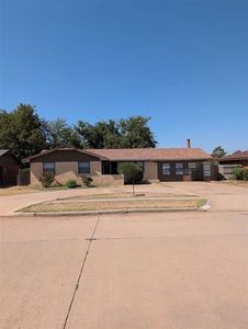 Property at 2013 N Bluebird Ln, Altus, OK