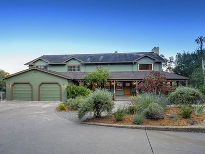 700 Meadowridge Rd