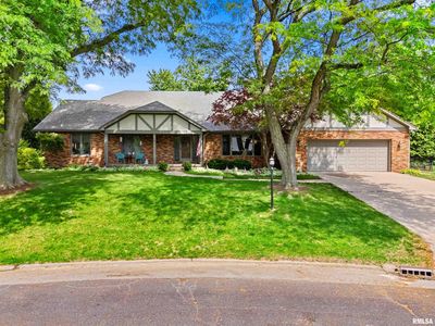 127 E Coventry Ln