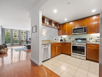 20 Newport Pkwy APT 305