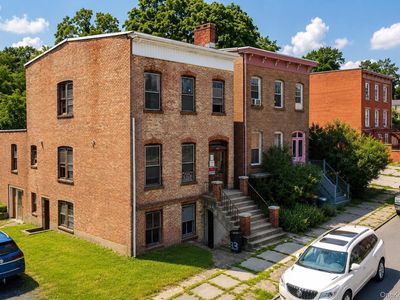 225 Dubois Street