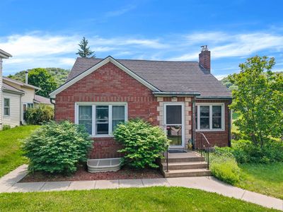 399 Center St