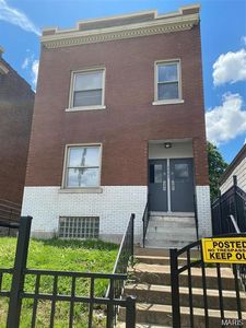 3463 S Grand Blvd