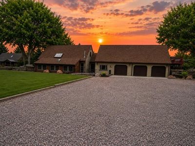 111 Cottonwood Ter