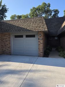 3325 Neerpark Dr