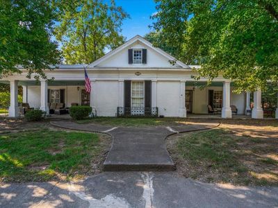 416 E Main St