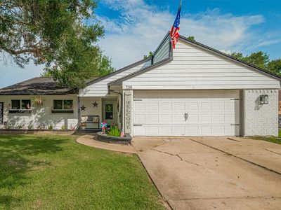 235 E Castle Harbour Dr