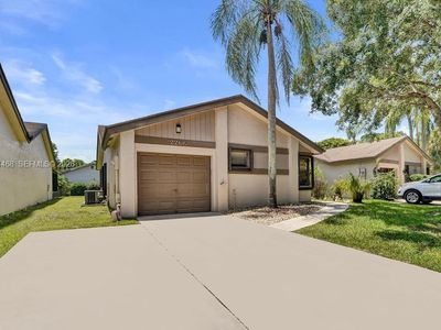 2266 Seagrape Cir