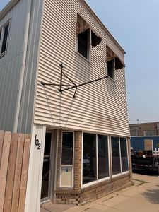 102 E Main St