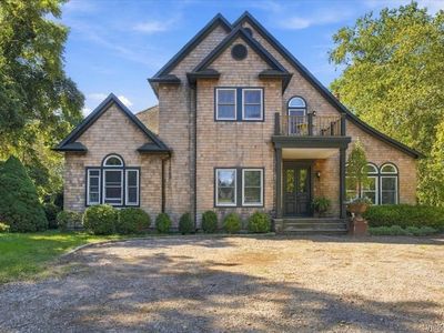 9 Locust Woods Dr