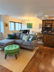 803 W 48th St APT 605