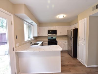 Property at 14335 Haymeadow Cir, Dallas, TX