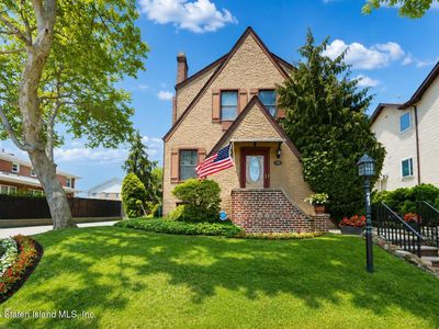 27 Windemere Ave