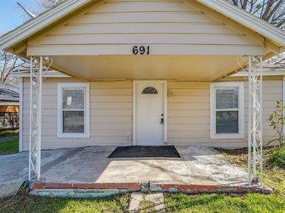 Property at 691 Meadow Park Dr, White Settlement, TX