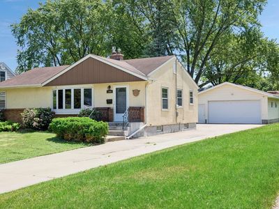 1306 Ryan Ave W