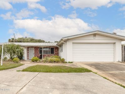 3011 N Oleander Ave