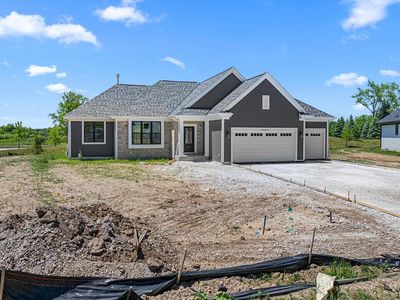 W251N2437 Valleyview CIRCLE