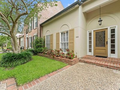 16 Jamestowne Ct #B