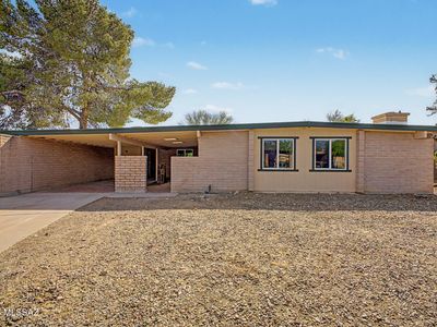 2617 W Calle Genova