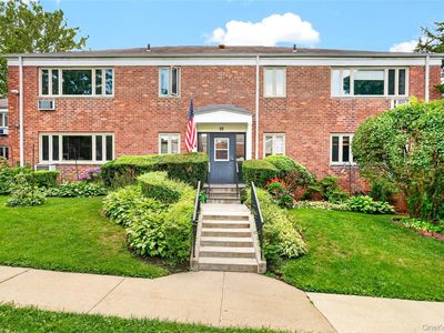 52 Lawrence Drive #D