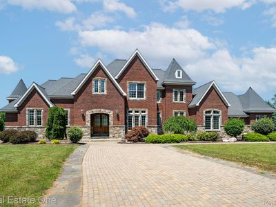 740 Greystone Dr