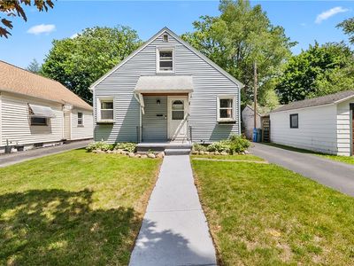 24 Van Bergh Ave