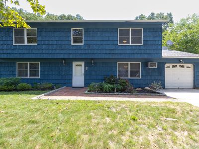 Property at 8 Long Meadow Place, South Setauket, NY