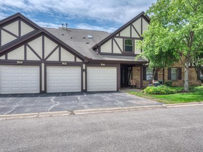 Property at 504 Elizabeth Dr #18-B, Wood Dale, IL
