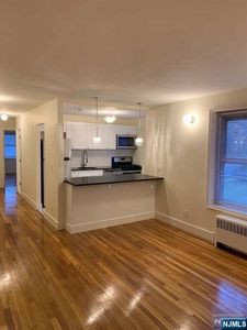 2320 Linwood Ave APT 1C