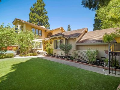 951 Redwood Dr
