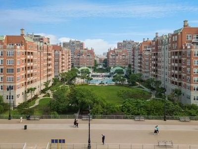 155 Oceana Dr E #2C