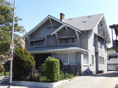 2924 S Normandie Ave