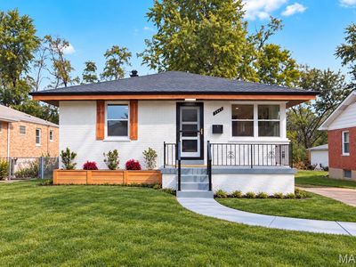 3943 E Dallas Ct