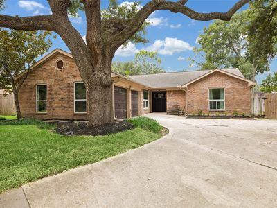2003 Round Lake Dr