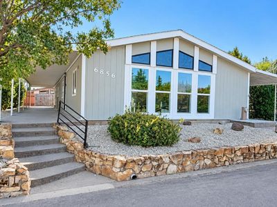 6856 Lake Cove Ln