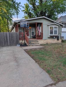 916 E 8th Ave