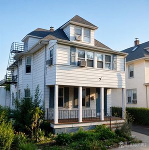 423 Magnolia St