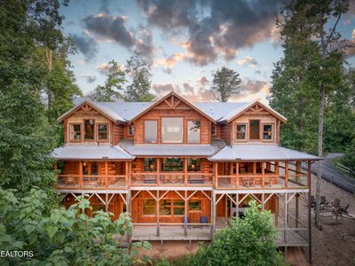 809 Pinecrest Way
