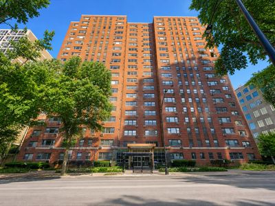 2909 N Sheridan Rd APT 605