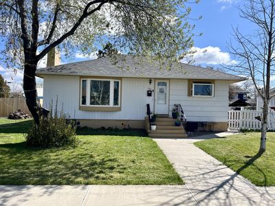 106 S Custer Ave
