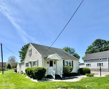 1087 N Locust St